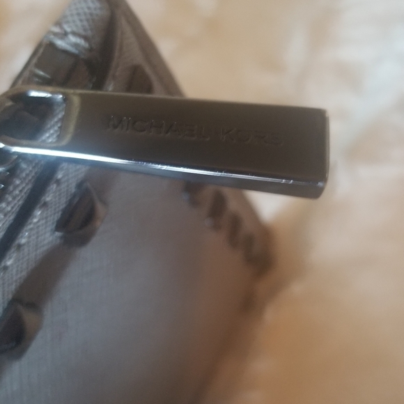 Michael Kors wristlet with gunmetal hardware - Picture 2 of 8